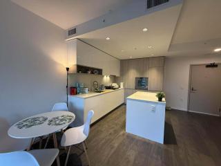 Brand New Luxurious CF centre 1B1B - Richmond - 6