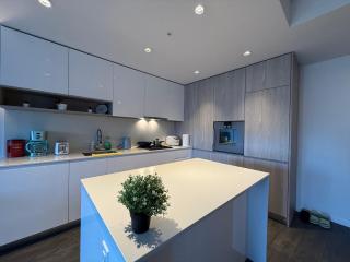 Brand New Luxurious CF centre 1B1B - Richmond - 3