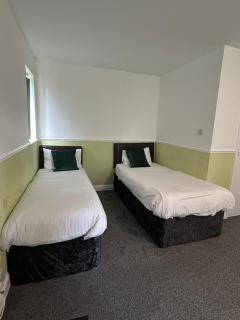 Barons Court Hotel - Wolverhampton - 6