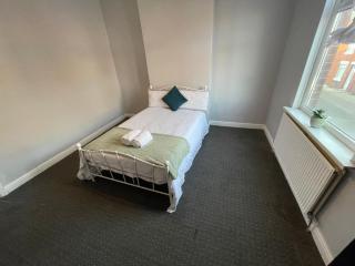 Donington Green Staycation - Middlesbrough - 1