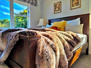 3BR Luxe Home - 1200 sqm Land - New Reno with Parking & AC - 3mins from Motorway - Auckland - 8