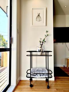 3BR Luxe Home - 1200 sqm Land - New Reno with Parking & AC - 3mins from Motorway - Auckland - 1