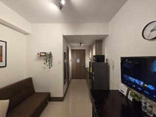 1BR Condotel with Balcony at FAME Residences #FM21-1 - Manila - 1