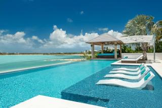 Luxurious Villa with Beach Access - 4