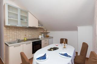 Comfort One Bedroom Apartment with Balcony and Sea View VELIKI - Ston - 9