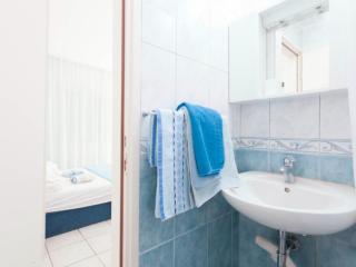 Apartments Lili - Two Bedroom Apartment Balcony - Podgora - 1