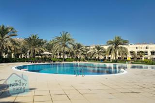 Beachside 4BR Pool Villa Steps to Lake RAK - Ras al-Khaimah - 0