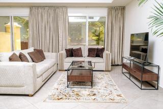 Beachside 4BR Pool Villa Steps to Lake RAK - Ras al-Khaimah - 8