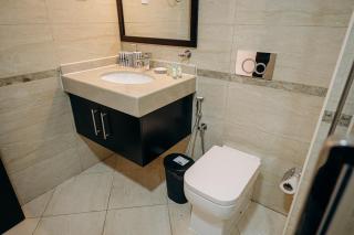 Beachside 4BR Pool Villa Steps to Lake RAK - Ras al-Khaimah - 7