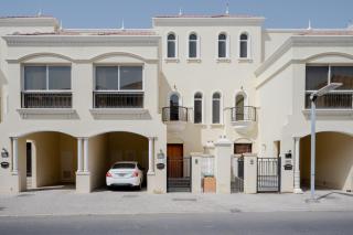 Beachside 4BR Pool Villa Steps to Lake RAK - Ras al-Khaimah - 4