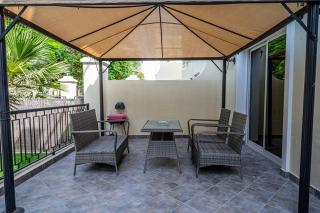 Beachside 4BR Pool Villa Steps to Lake RAK - 5