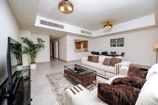 Beachside 4BR Pool Villa Steps to Lake RAK - 6