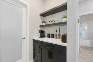 Luxury and Spacious 5 bedroom home in Calgary near YYC - Calgary - 7