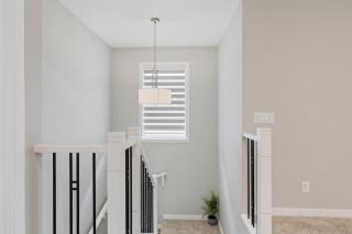 Luxury and Spacious 5 bedroom home in Calgary near YYC - Calgary - 2