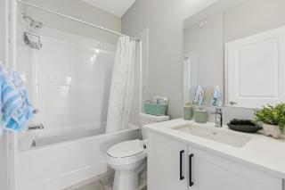 Luxury and Spacious 5 bedroom home in Calgary near YYC - Calgary - 3