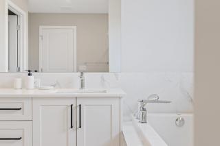 Luxury and Spacious 5 bedroom home in Calgary near YYC - Calgary - 5