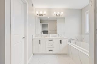 Luxury and Spacious 5 bedroom home in Calgary near YYC - Calgary - 6