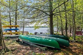 Lakehouse with Boats, MiniGolf, Sauna, HotTub, Swings and Playground! - Pocono Summit - 4