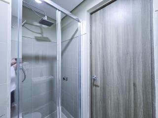 1BR Condotel with Balcony at FAME Residences #FM29-1 - 4