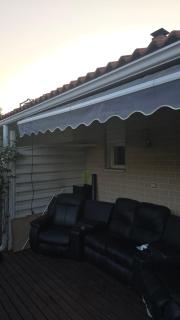 120n Villa Hietala paritalo, 1-8henkilön LUXUS majoitus, 3x160cm jenkkisängyt Löhösohvat, iso takaterassi, täyd keittiö Kodink, laatu sauna, Takka, Tv 75" x2, 2wc, autokatos, avainboxi koodilla, itsekirjaus 24h, wifi ja 500mb kuitunetti, kuivaava pesukone - Seinäjoki - 2