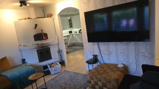120n Villa Hietala paritalo, 1-8henkilön LUXUS majoitus, 3x160cm jenkkisängyt Löhösohvat, iso takaterassi, täyd keittiö Kodink, laatu sauna, Takka, Tv 75" x2, 2wc, autokatos, avainboxi koodilla, itsekirjaus 24h, wifi ja 500mb kuitunetti, kuivaava pesukone - Seinäjoki - 9