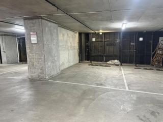 Serene Escape 2BR Apt in CBD, Parking, Pool - Melbourne - 2