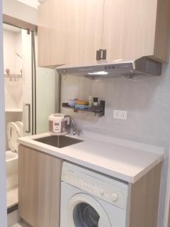 Entire space with kitchenette for cooking WiFi washing machine refrigerator - Hong Kong - 0