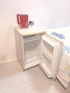 Entire space with kitchenette for cooking WiFi washing machine refrigerator - Hong Kong - 2
