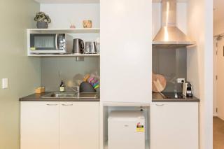 Cosy Studio In CDB With Kitchenette - Christchurch - 7