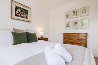 Gorgeous Townhouse with Garden & Open Living - Cheltenham - 1