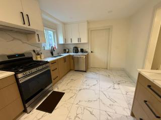 Cosy Room Near Downtown Vancouver- Walk to Science World Skytrain & Waterfront- 525 Malkin Avenue - Vancouver - 4