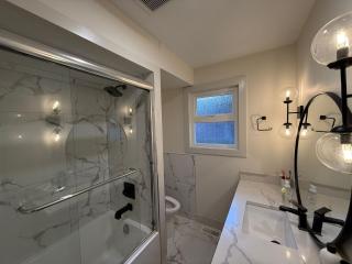 Cosy Room Near Downtown Vancouver- Walk to Science World Skytrain & Waterfront- 525 Malkin Avenue - Vancouver - 9