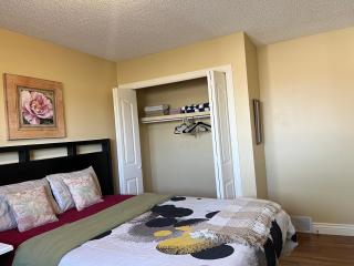greenview mck sunny room - Calgary - 1