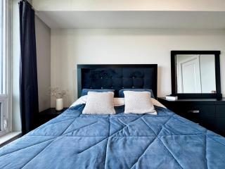 Prime Location with Stunning Views and Free Parking - Vaughan - 1