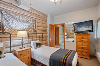 Pine Inn 9 - Two Bedroom with Spa Trail's End Lodge condo - 2