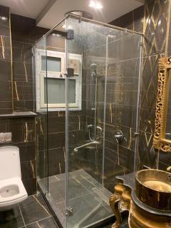 A modern serviced apartment with private garden in Sheikh Z - Sheikh Zayed - 1