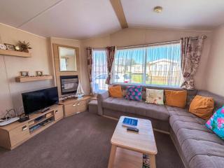 Great 4 Berth Caravan With Wheelchair Access In Suffolk, Ref 68129Bs - Lowestoft - 1