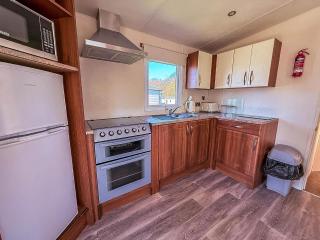 Lovely 4 Berth Caravan With Decking To The Side At Kessingland Beach Ref 90039Bc - Benacre - 6
