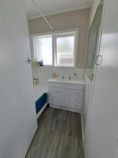 Sunny room in Bayview - Auckland - 1