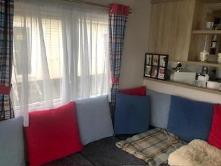 Lovely Caravan With Side Decking At Broadland Sands Park In Corton Ref 20160Bs - Hopton on Sea - 9
