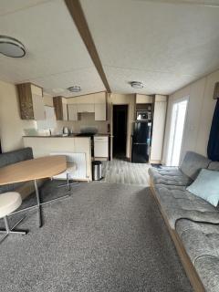 Homely Caravan With Side Decking At Valley Farm Nearby Clacton-On-Sea Ref 46077V - Great Clacton - 6