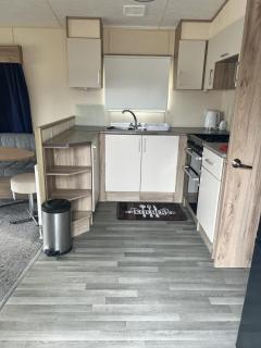 Homely Caravan With Side Decking At Valley Farm Nearby Clacton-On-Sea Ref 46077V - Great Clacton - 5