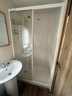 Homely Caravan With Side Decking At Valley Farm Nearby Clacton-On-Sea Ref 46077V - Great Clacton - 2
