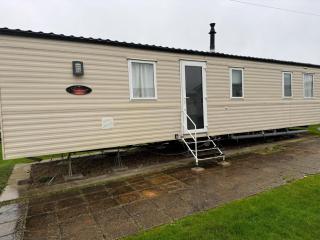Cosy Caravan With Free Unlimited Wi-Fi At Valley Farm Park In Essex Ref 46318Bv - Great Clacton - 0