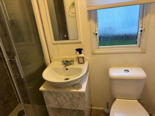 Cosy Caravan With Free Unlimited Wi-Fi At Valley Farm Park In Essex Ref 46318Bv - Great Clacton - 4