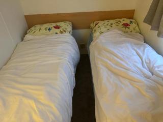 Cosy Caravan With Free Unlimited Wi-Fi At Valley Farm Park In Essex Ref 46318Bv - Great Clacton - 3