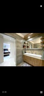 Luxury 3-Bed Retreat with Pool & Jacuzzi 10min from OR Tambo - Kempton Park - 9