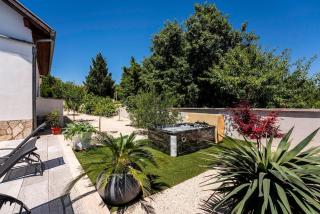 Baroque art with Pool Sauna Gym - Pridraga - 9