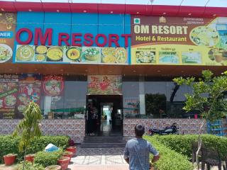 Om Resort Hotel And Restaurant - Jāmb - 7