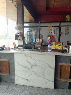 Om Resort Hotel And Restaurant - Jāmb - 4